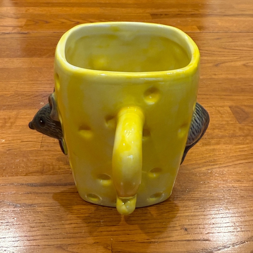 Wisconsin Cheese Mouse Mug - Picture 4 of 6